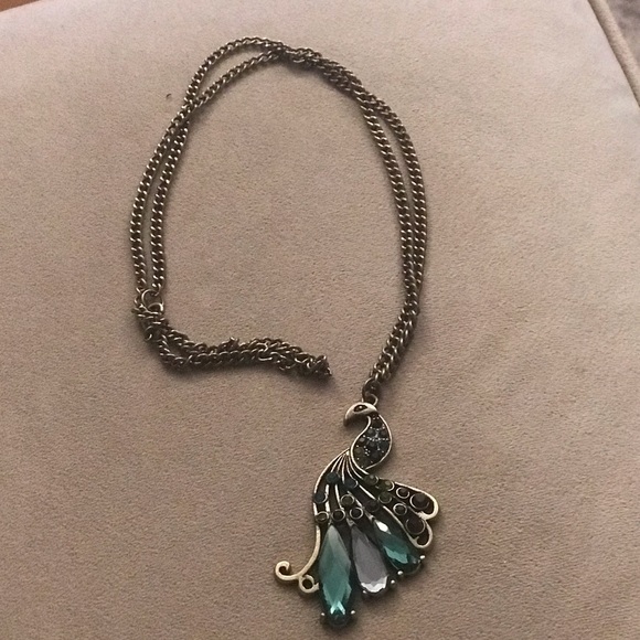 Jewelry - 🆕Long Vintage crystal peacock vintage necklace